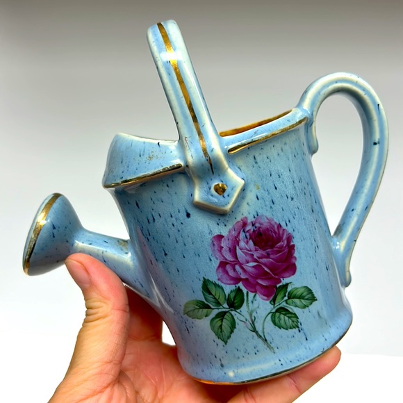 Vintage “McCoy” pottery USA small glazed watering can with cabbage rise design - Picture 5 of 11